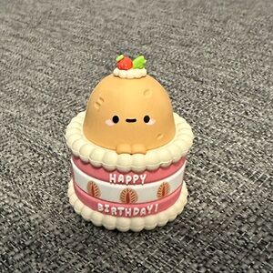smoko friends birthday cake blind box - tayto strawberry cake